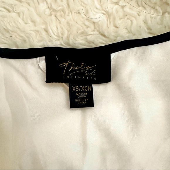 Satin gown - Picture 3 of 3